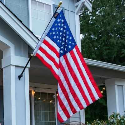 Elizabeth Ross American Flag Kit with Black Aluminum Pole, Gold Finial, Spinning Rings, and Bracket